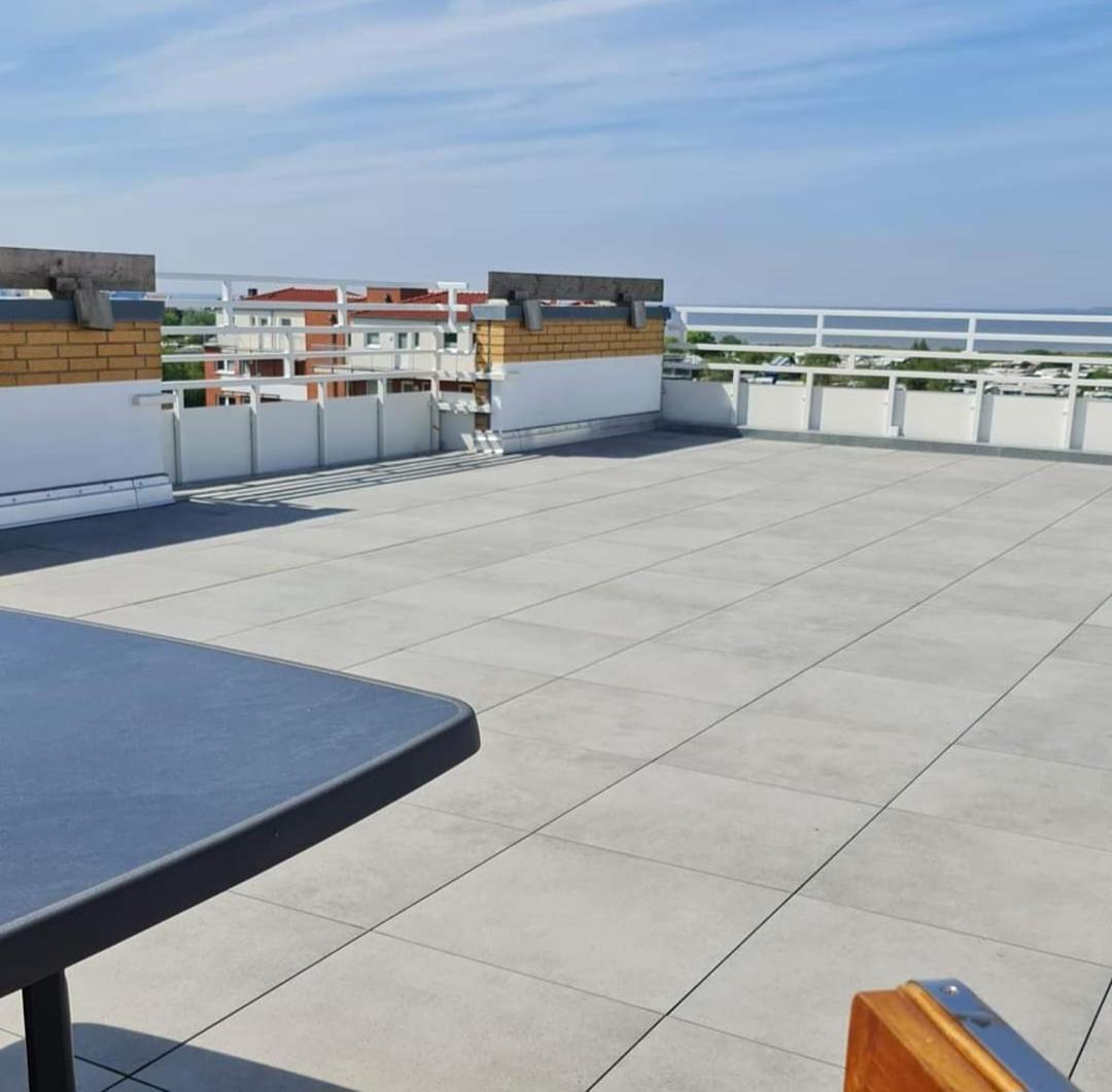Strandloft Cuxhaven Im Haus Frauenpreiss Sahlenburg - Strandnah - 2 Hunde Willkommen -Schwimmbad - Sauna - Direkt Am Wald - Dachterrasse Mit Blick Nach Neuwerk Esterno foto